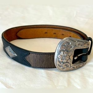 Nacona diamond concho leather belt 26 x 1-1/8. Very good condition.